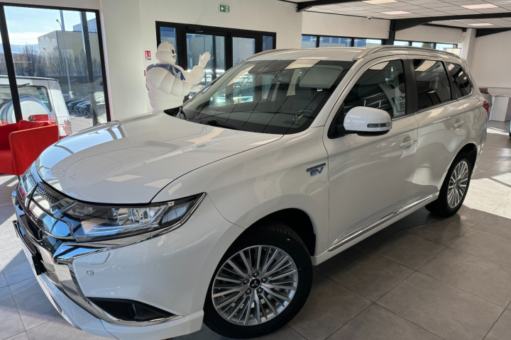 MITSUBISHI OUTLANDER PHEV